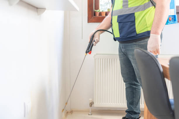 Best Commercial Pest Control Services  in Emmetsburg, IA